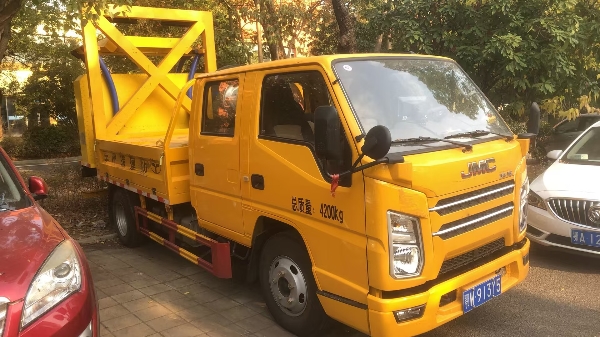 100K防撞車，帶太陽能光板